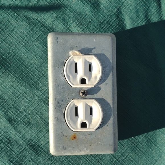 Metallic Double Electrical Outlet NWT - Picture 1 of 3